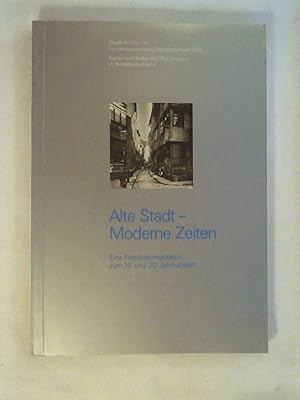 Seller image for Alte Stadt - moderne Zeiten. Eine Fotodokumentation zum 19. und 20. Jahrhundert. for sale by Buchmerlin
