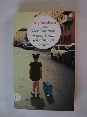 Bild des Verkufers fr Der Sommer, in dem Linda schwimmen lernte: Roman (insel taschenbuch). zum Verkauf von Buchmerlin