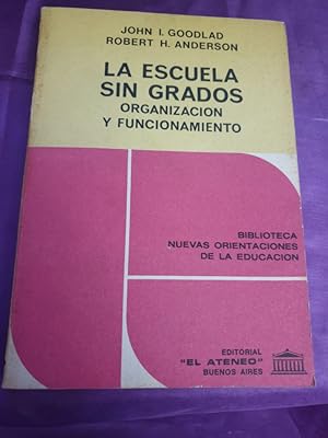 Bild des Verkufers fr La Escuela sin grados: organizacin y funcionamiento zum Verkauf von Libreria Anticuaria Camino de Santiago