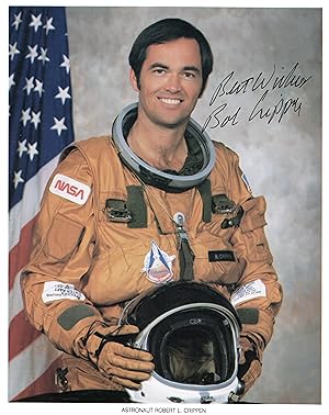 SIGNED PHOTOGRAPH OF AMERICAN ASTRONAUT ROBERT L. CRIPPEN