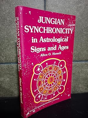 Bild des Verkufers fr Jungian Synchronicity in Astrological Signs and Ages. Alice O. Howell. Astrologa. Ingls. zum Verkauf von Lauso Books