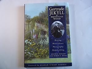 Image du vendeur pour Gertrude Jekyll At Munstead Wood. mis en vente par Carmarthenshire Rare Books