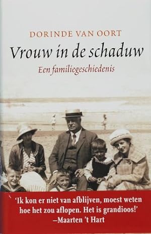 Bild des Verkufers fr Vrouw in de schaduw: Een familiegeschiedenis zum Verkauf von WeBuyBooks
