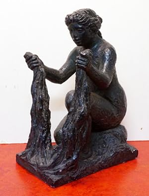 Frauenakt - Wäscherin - Skulptur. Bronzeimitation (Gips bemalt).