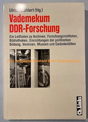 Bild des Verkufers fr Vademekum DDR-Forschung. Ein Leitfaden zu Archiven, Forschungseinrichtungen, Bibliotheken, Einrichtungen der politischen Bildung, Vereinen, Museen und Gedenksttten zum Verkauf von Antiquariat Bernhard