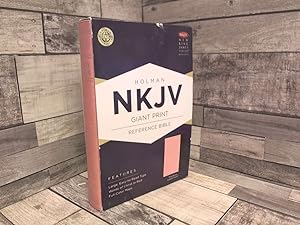 Imagen del vendedor de NKJV Giant Print Reference Bible, Pink/Brown LeatherTouch a la venta por Archives Books inc.