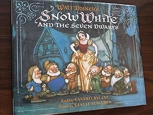 Seller image for Walt Disney's Snow White and the Seven Dwarfs (Walt Disney's Classic Fairytale) for sale by Barbara Mader - Children's Books