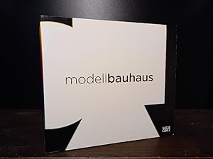 Bild des Verkufers fr Modell Bauhaus. [Red. Wolfgang Thner, bersetzung Sibylle Luig]. zum Verkauf von Antiquariat Kretzer