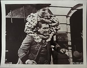 Immagine del venditore per We're Going to Be Rich 8 X 10 Still 1938 Gracie Fields, Victor McLaglen venduto da AcornBooksNH