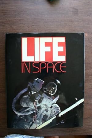 Imagen del vendedor de Life in Space a la venta por WeBuyBooks