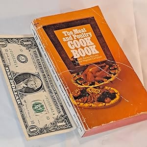 Immagine del venditore per THE MEAT AND POULTRY COOK BOOK venduto da Bargain Finders of Colorado