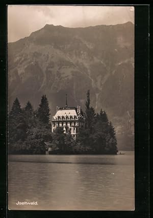 Ansichtskarte Iseltwald, Ortsansicht mit See und Bergpanorama