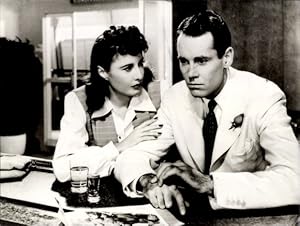 Bild des Verkufers fr Foto Filmszene "Die Falschspielerin", USA 1941, Szene mit Barbara Stanwyck und Henry Fonda zum Verkauf von akpool GmbH