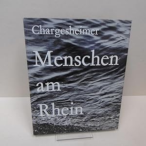 Menschen am Rhein.