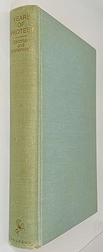 Image du vendeur pour Years of Protest: A Collection of American Writings of the 1930s. mis en vente par Books Galore Missouri