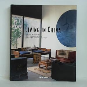 Seller image for Living in China for sale by Celler Versandantiquariat