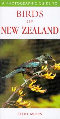 Bild des Verkufers fr Photographic Guide to Birds of New Zealand zum Verkauf von WeBuyBooks