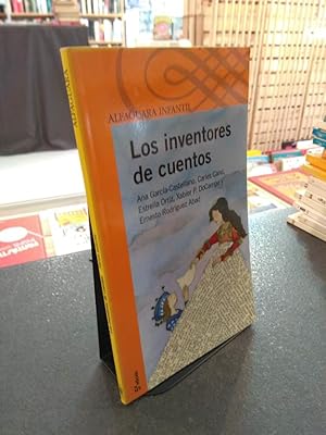 Imagen del vendedor de Los inventores de cuentos a la venta por Libros Antuano