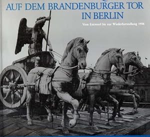 Die Quadriga auf dem Brandenburger Tor in Berlin. Vom Entwurf bis zur Wiederherstellung 1958. Tex...