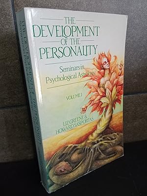 Imagen del vendedor de Development of the Personality: Seminars in Psychological Astrology v. 1 (Seminars in psychological astrology). Liz Greene, Howard Sasportas. Ingls. a la venta por Lauso Books