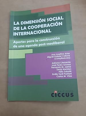 Imagen del vendedor de La dimension social de la cooperacion internacional a la venta por Libros nicos