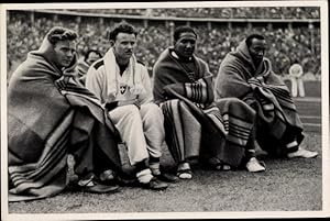 Bild des Verkufers fr Sammelbild Olympia 1936, Sprinter Frank Wykoff, Paul Hnni, Ralph Metcalfe, Jesse Owens - Sammelwerk Nr. 14, Band II, Gruppe 57, Bild Nr. 34 zum Verkauf von akpool GmbH