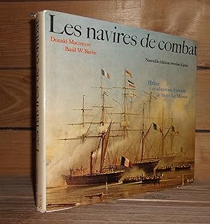 Bild des Verkufers fr LES NAVIRES DE COMBAT - A travers les ges zum Verkauf von Planet's books