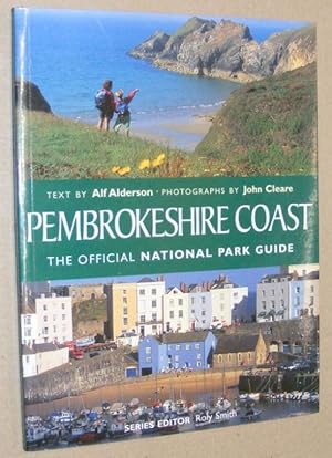 Imagen del vendedor de Pembrokeshire Coast: the official National Park Guide (Pevensey Guides) a la venta por Nigel Smith Books