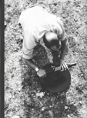 Bild des Verkufers fr A great adventure of italian archaeology. 1955/65- Ten years of archaeological prospecting. zum Verkauf von FIRENZELIBRI SRL