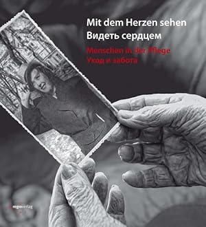 Image du vendeur pour Mit dem Herzen sehen. Menschen in der Pflege mis en vente par buchlando-buchankauf