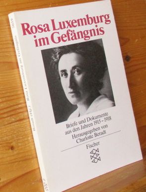 Immagine del venditore per Rosa Luxemburg im Gefngnis. Briefe und Dokumente aus den Jahren 1915-1918. venduto da Versandantiquariat Gebraucht und Selten