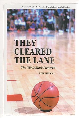 Immagine del venditore per THEY CLEARED THE LANE: The NBA's Black Pioneer. venduto da Bookfever, IOBA  (Volk & Iiams)