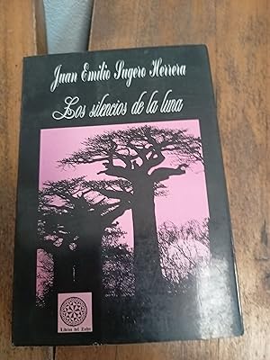 Seller image for Los silencios de la luna for sale by Libros nicos