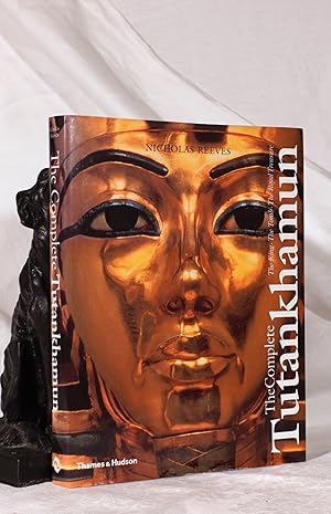 Imagen del vendedor de THE COMPLETE TUTANKHAMUN. The King,The Tomb, The Royal Treasure a la venta por A&F.McIlreavy.Buderim Rare Books