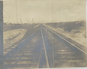 PHOTOGRAPH OF SLAG BALLAST TRACK EAST OF EL PASO, WITH AN ACCOMPANYING TYPED NOTE ON LETTERHEAD O...