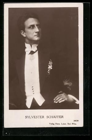 Bild des Verkufers fr Ansichtskarte Schauspieler Sylvester Schffer im eleganten Smoking zum Verkauf von Bartko-Reher