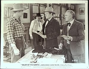 Immagine del venditore per Valley of the Giants 8 X 10 Still 1938 Wayne Morris, Claire Trevor, Alan Hale Sr. venduto da AcornBooksNH