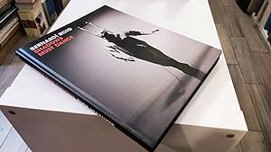 Seller image for Shadows must dance for sale by Libreria Utopia Pratica