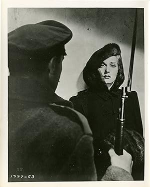 "HÔTEL IMPÉRIAL" Réalisé par Robert FLOREY en 1939 avec de gauche à droite: X, Isa MIRANDA / Phot...