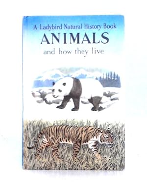 Bild des Verkufers fr Animals and How They Live (Ladybird Natural History) zum Verkauf von World of Rare Books