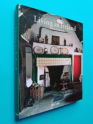 Seller image for Living in Ireland / Vivre en Irlande for sale by Books & Bobs