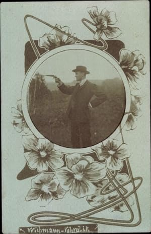 Seller image for Passepartout Ansichtskarte / Postkarte Mann mit Pistole, Blumen for sale by akpool GmbH