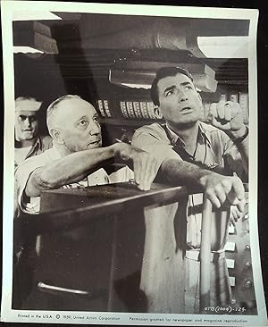 Immagine del venditore per On the Beach 8 x 10 Still 1959 Gregory Peck venduto da AcornBooksNH