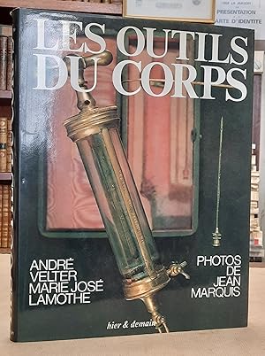 Seller image for Les outils du corps. Photos de Jean Marquis for sale by Librairie Ancienne Dornier