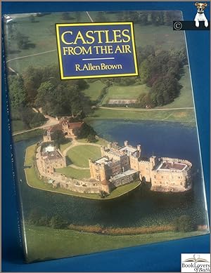 Bild des Verkufers fr Castles from the Air: With Photographs from the University of Cambridge Collection zum Verkauf von BookLovers of Bath
