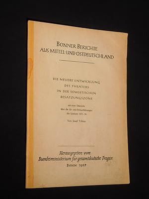 Image du vendeur pour Die neuere Entwicklung des Theaters in der sowjetischen Besatzungszone, mit einer bersicht ber die Ur- und Erstauffhrungen der Spielzeit 1955/ 56 (= Bonner Berichte aus Mittel- und Ostdeutschland). Herausgegeben vom Bundesministerium fr gesamtdeutsche Fragen mis en vente par Fast alles Theater! Antiquariat fr die darstellenden Knste