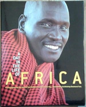 Bild des Verkufers fr A Day in the Life of Africa zum Verkauf von Chapter 1