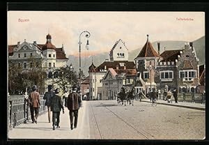 Cartolina Bozen, Talferbrücke mit Passanten und Fuhrwerk