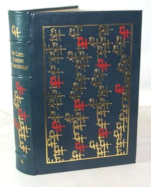 Imagen del vendedor de By-Line: Ernest Hemingway Selected Articles and Dispatches of Four Decades a la venta por Town's End Books, ABAA