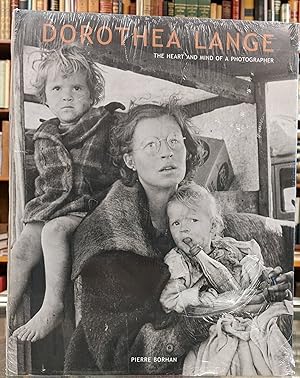 Immagine del venditore per Dorothea Lange: The Heart and Mind of a Photographer venduto da Moe's Books